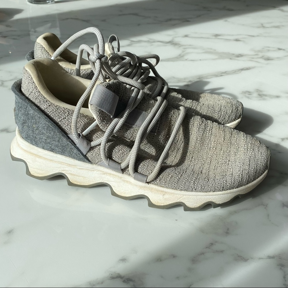 Sorel women’s size 8 kinetic sneaker in grey